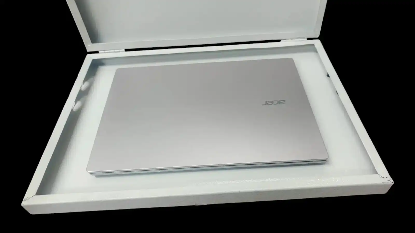 Laptop Box With Angle Weight 3.2 kg